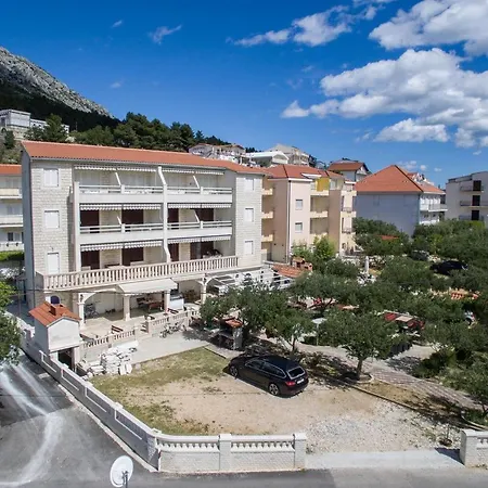 Nemira 15727e Daire Omiš